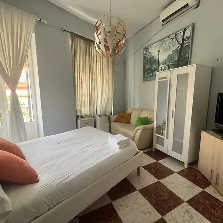 Santa Isabel Low Cost Rooms In Private House Seville Exterior photo